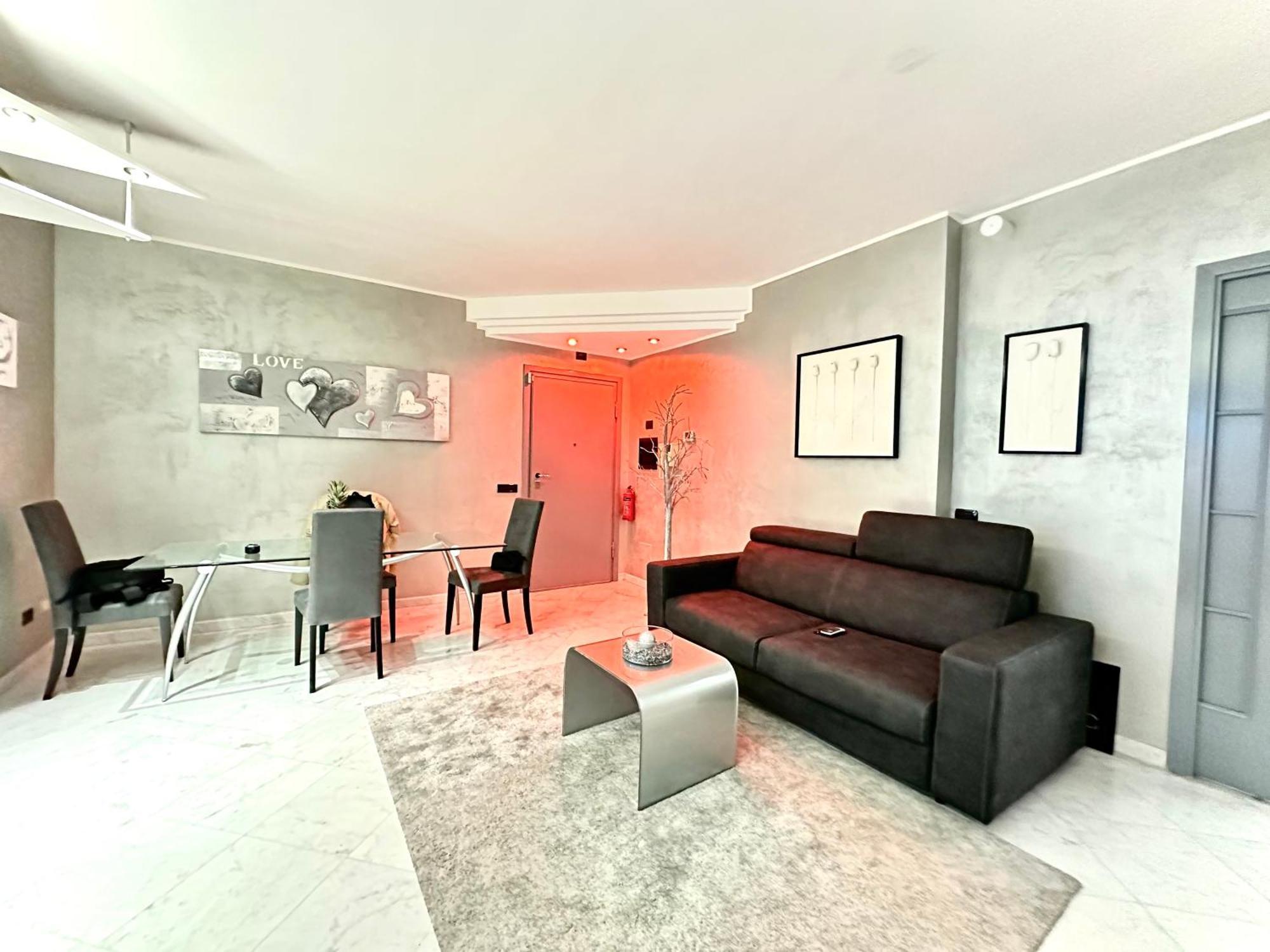 Luxury With And Free Parking Сasa de vacaciones